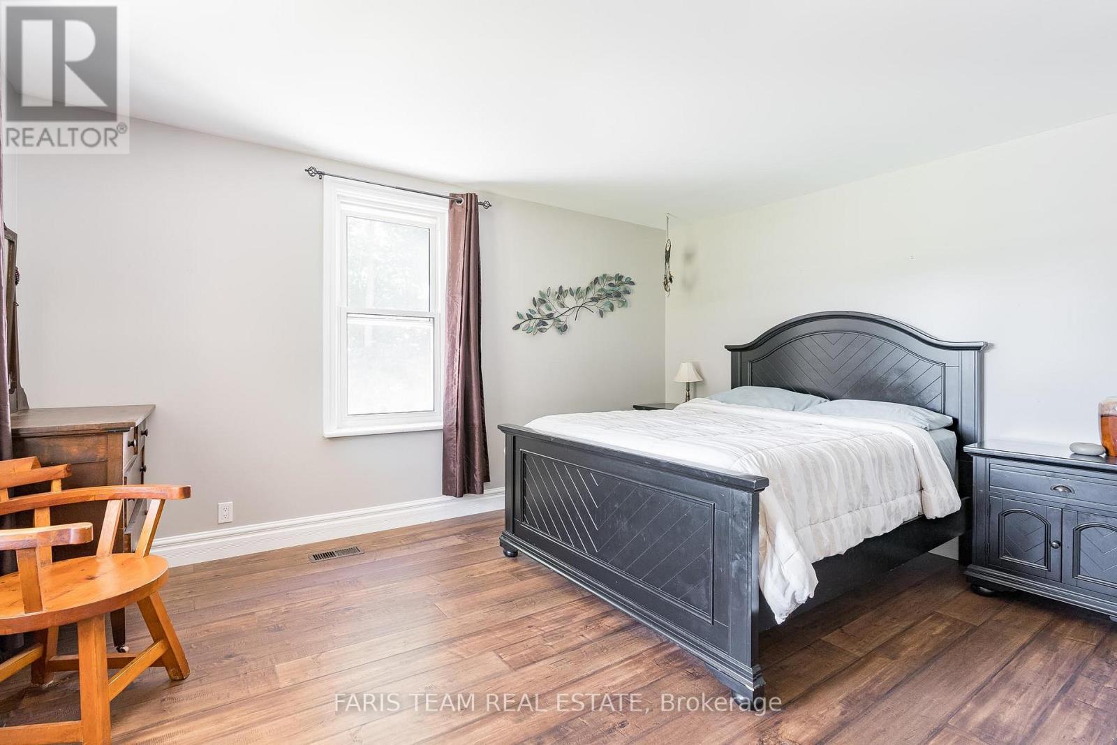 21 Robert Street E, Penetanguishene, Ontario  L9M 1A9 - Photo 8 - S12214053