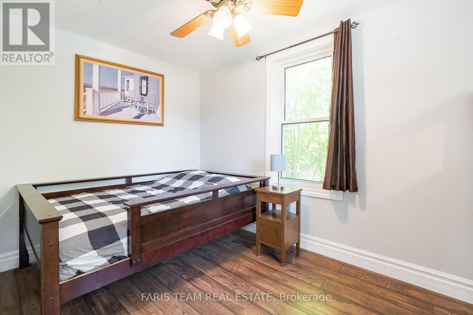 21 Robert Street E, Penetanguishene, Ontario  L9M 1A9 - Photo 9 - S12214053