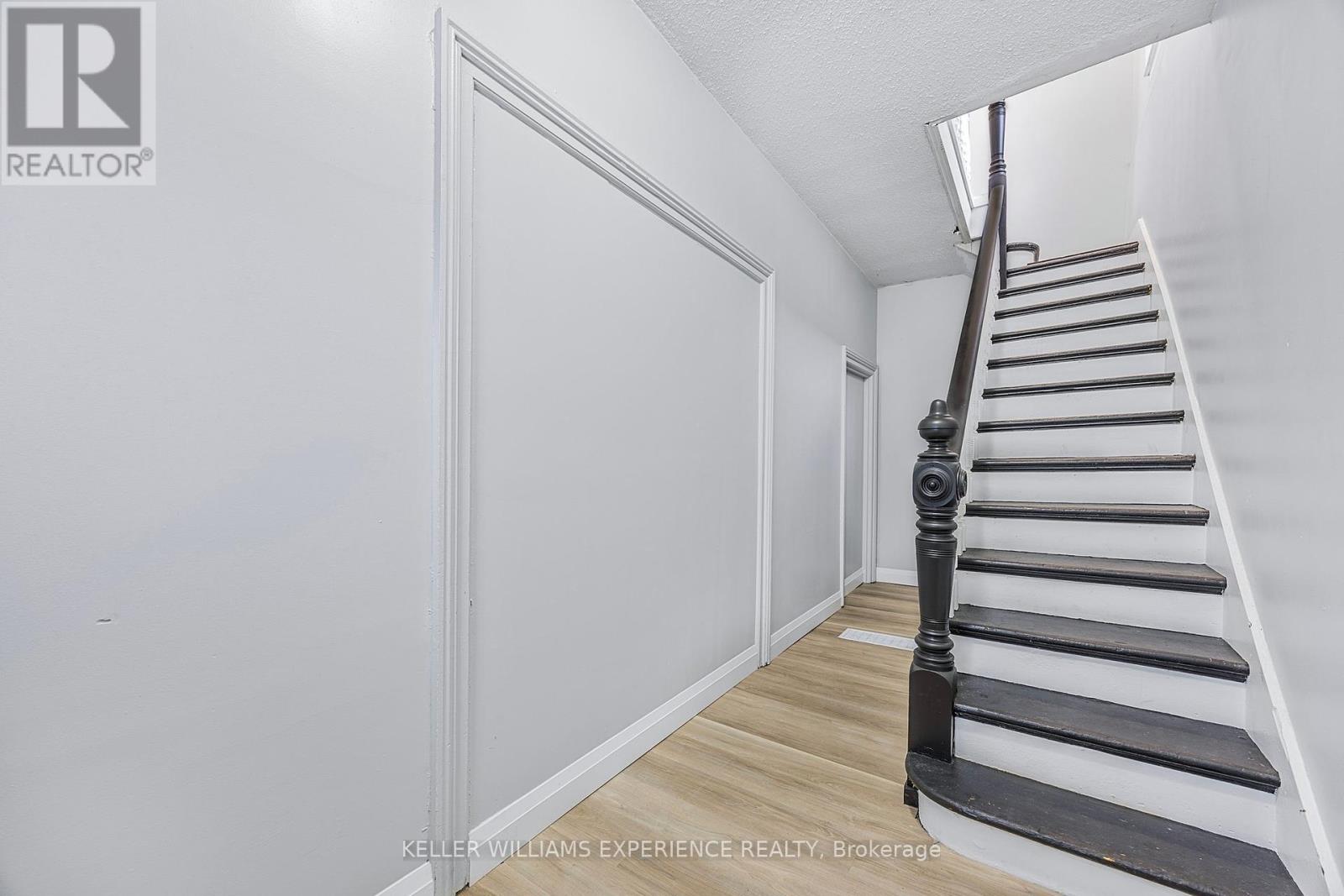 Property at 66 MATCHEDASH STREET S image 3