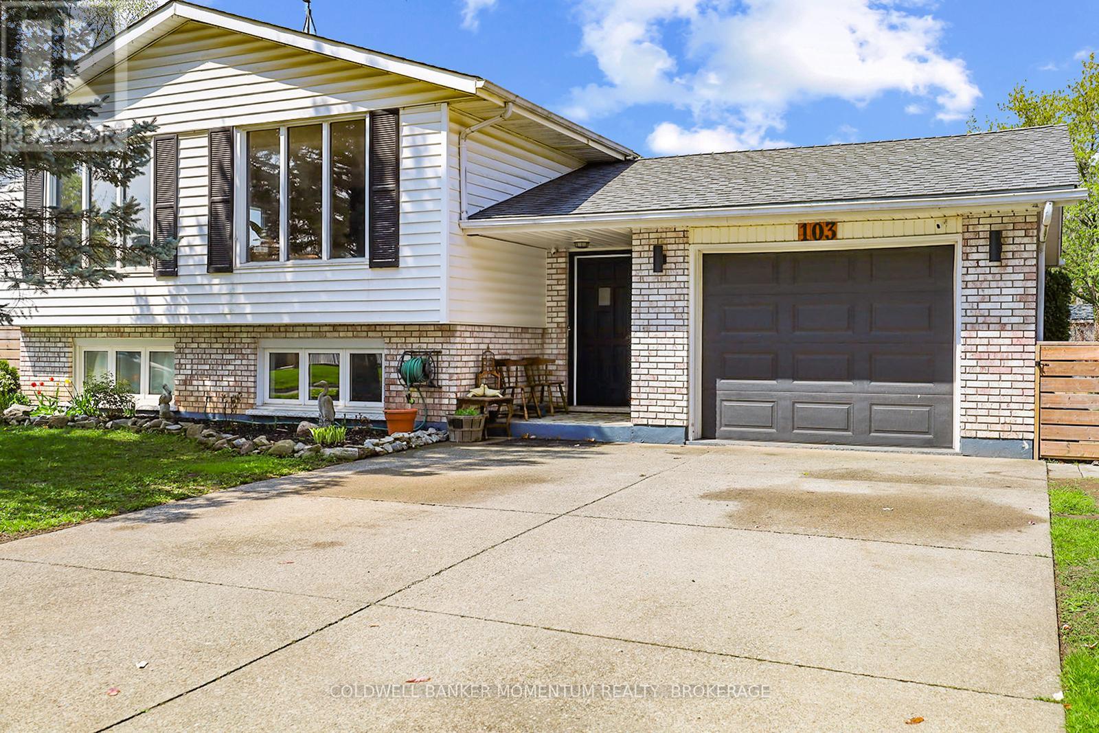 103 Glenayr Place, Welland, Ontario  L3C 3M6 - Photo 2 - X12121728