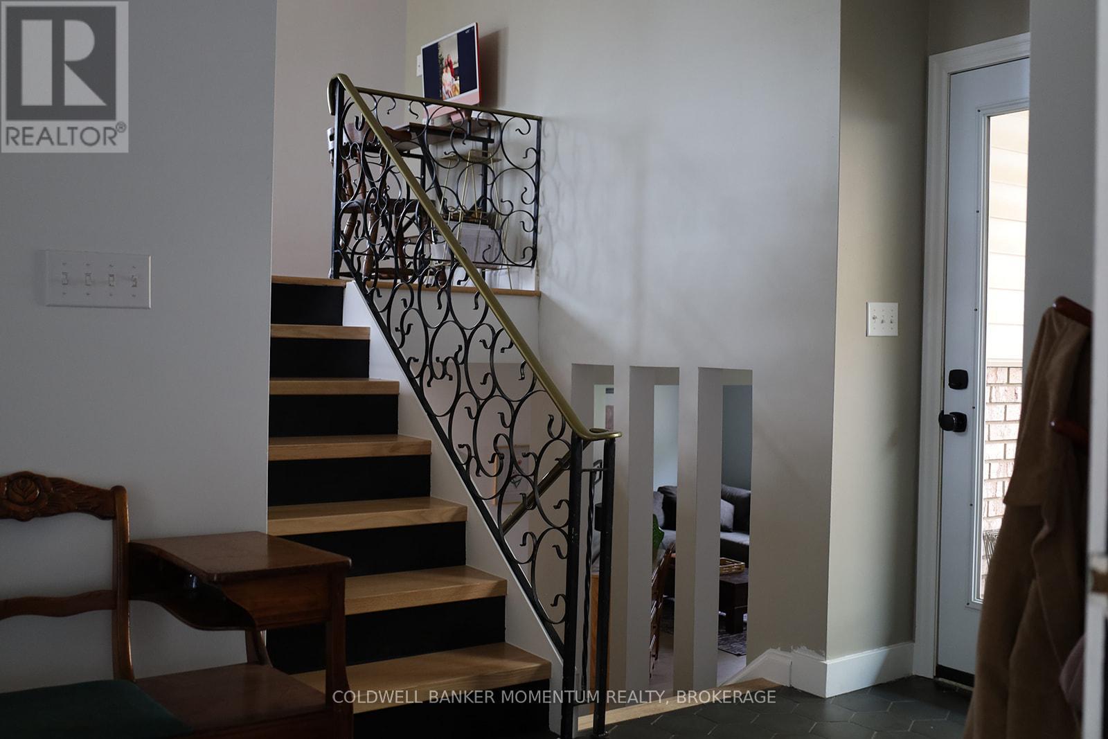103 Glenayr Place, Welland, Ontario  L3C 3M6 - Photo 4 - X12121728
