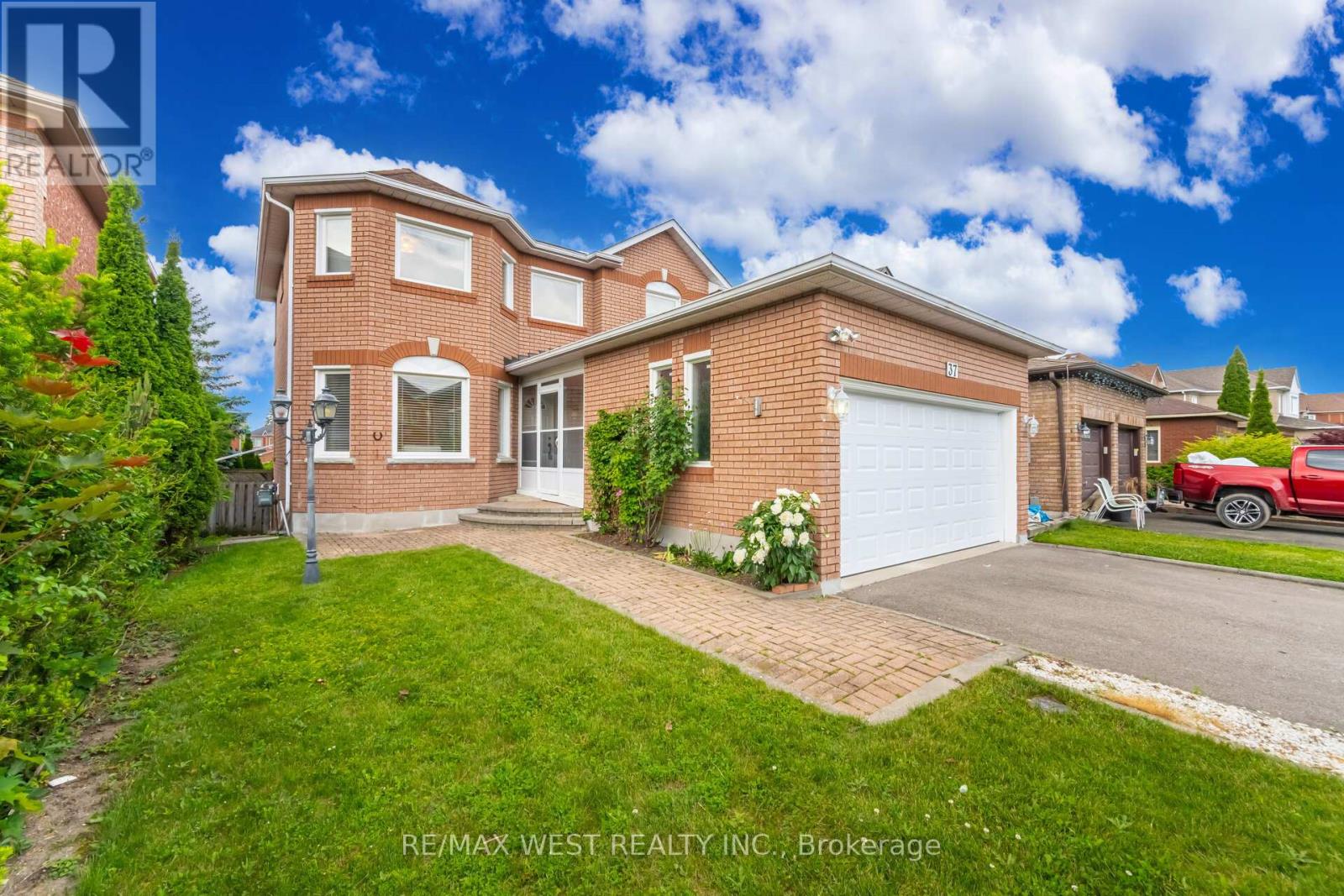 37 Killaloe Crescent, Halton Hills, Ontario  L7G 5N2 - Photo 2 - W12214067