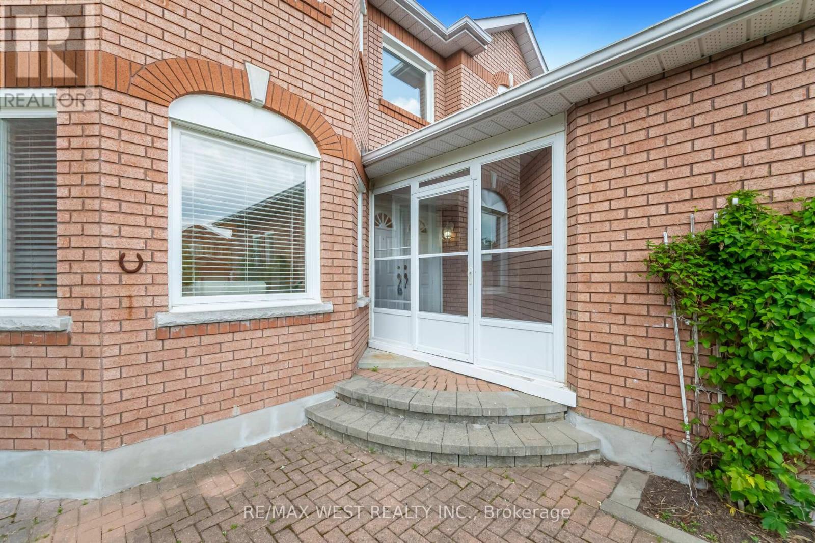 37 Killaloe Crescent, Halton Hills, Ontario  L7G 5N2 - Photo 3 - W12214067