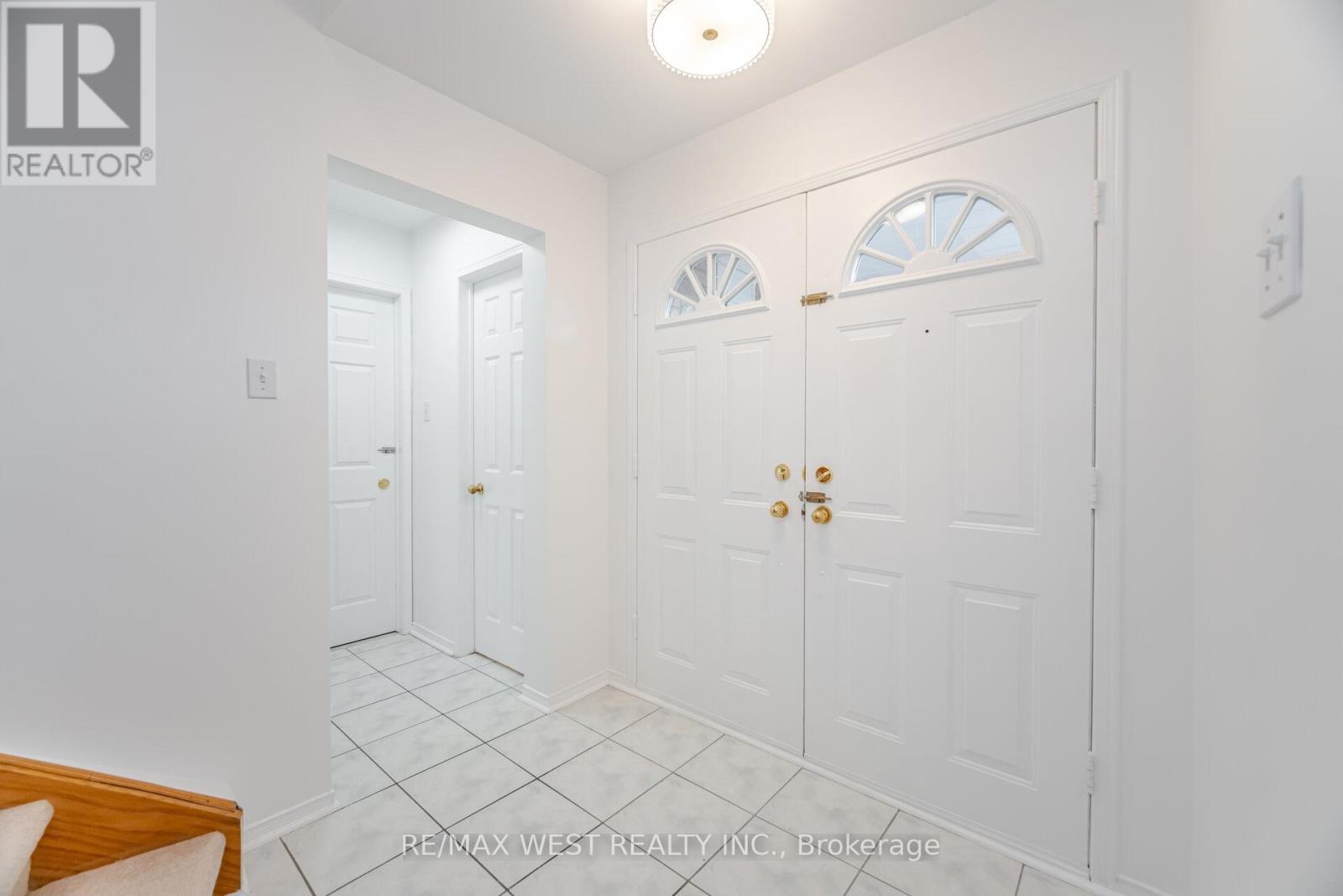 37 Killaloe Crescent, Halton Hills, Ontario  L7G 5N2 - Photo 5 - W12214067