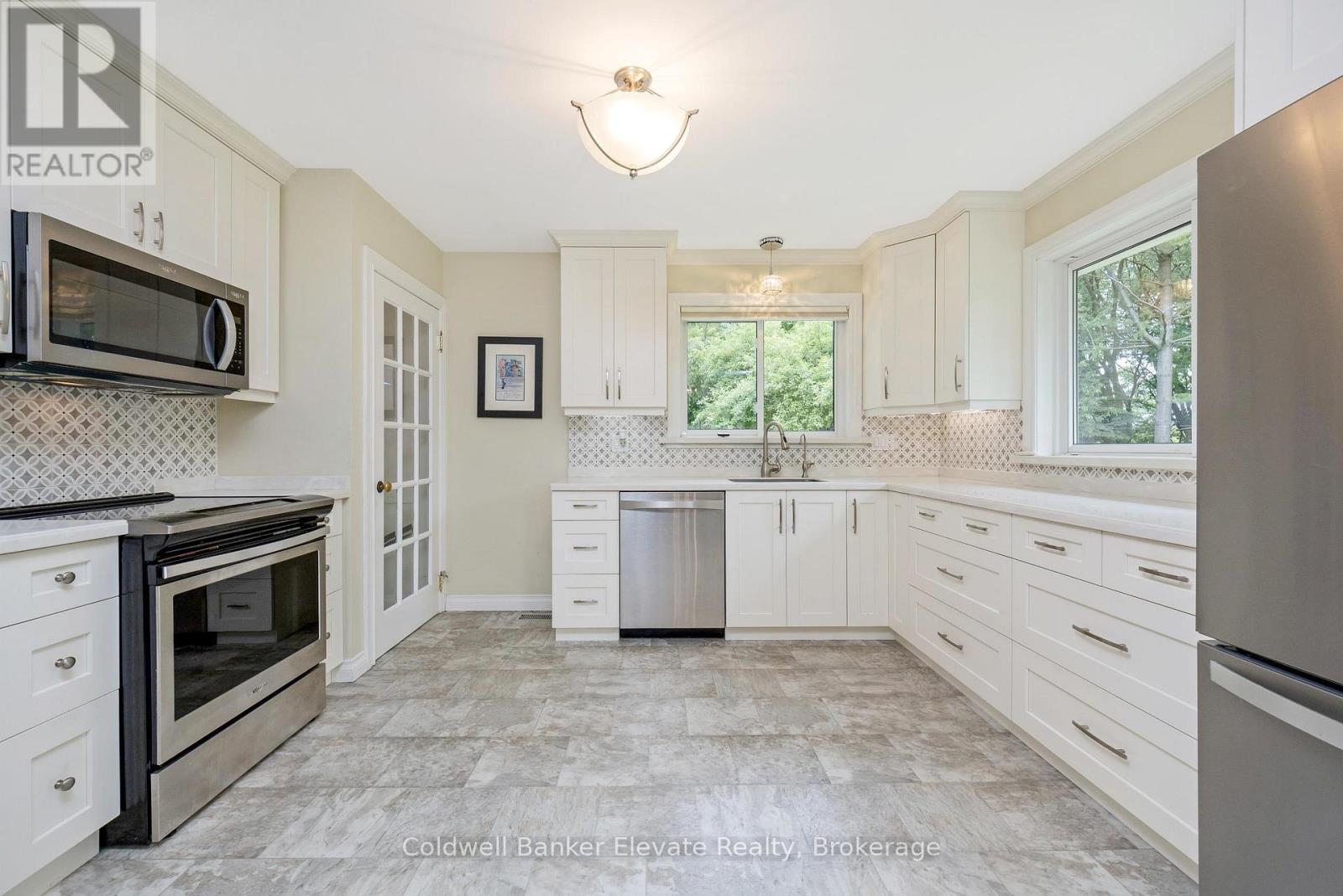 25 Caroline Street, Halton Hills (Georgetown), Ontario  L7G 2J5 - Photo 15 - W12214118