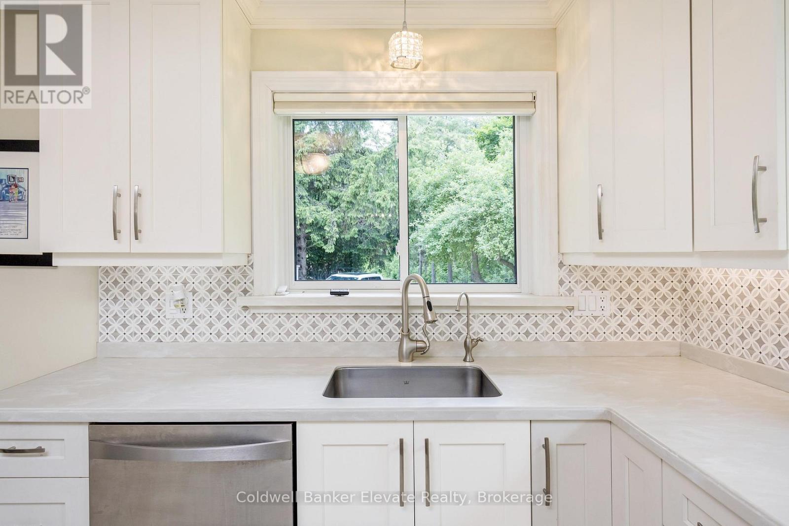 25 Caroline Street, Halton Hills (Georgetown), Ontario  L7G 2J5 - Photo 17 - W12214118