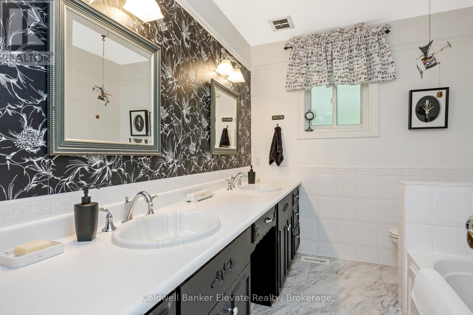 25 Caroline Street, Halton Hills (Georgetown), Ontario  L7G 2J5 - Photo 23 - W12214118