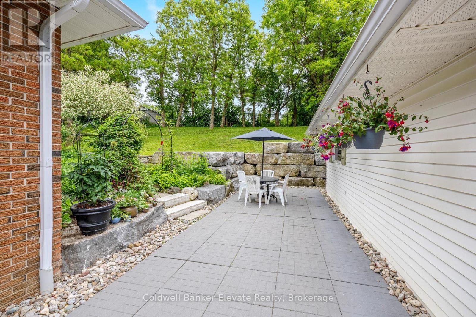 25 Caroline Street, Halton Hills (Georgetown), Ontario  L7G 2J5 - Photo 35 - W12214118