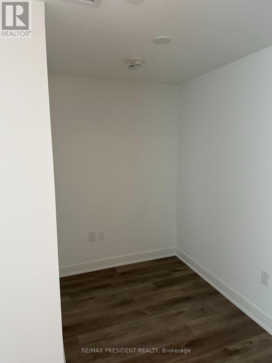 921 - 86 Dundas Street E, Mississauga, Ontario  L5A 1W4 - Photo 8 - W12214128