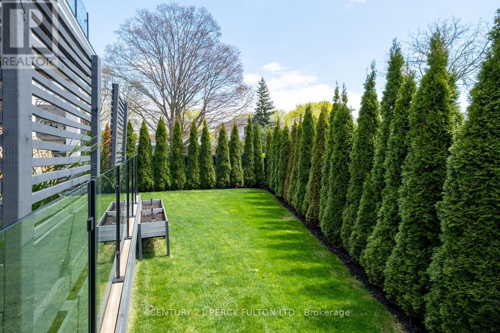 95 Great Oak Drive, Toronto, Ontario  M9A 1N7 - Photo 46 - W12214146