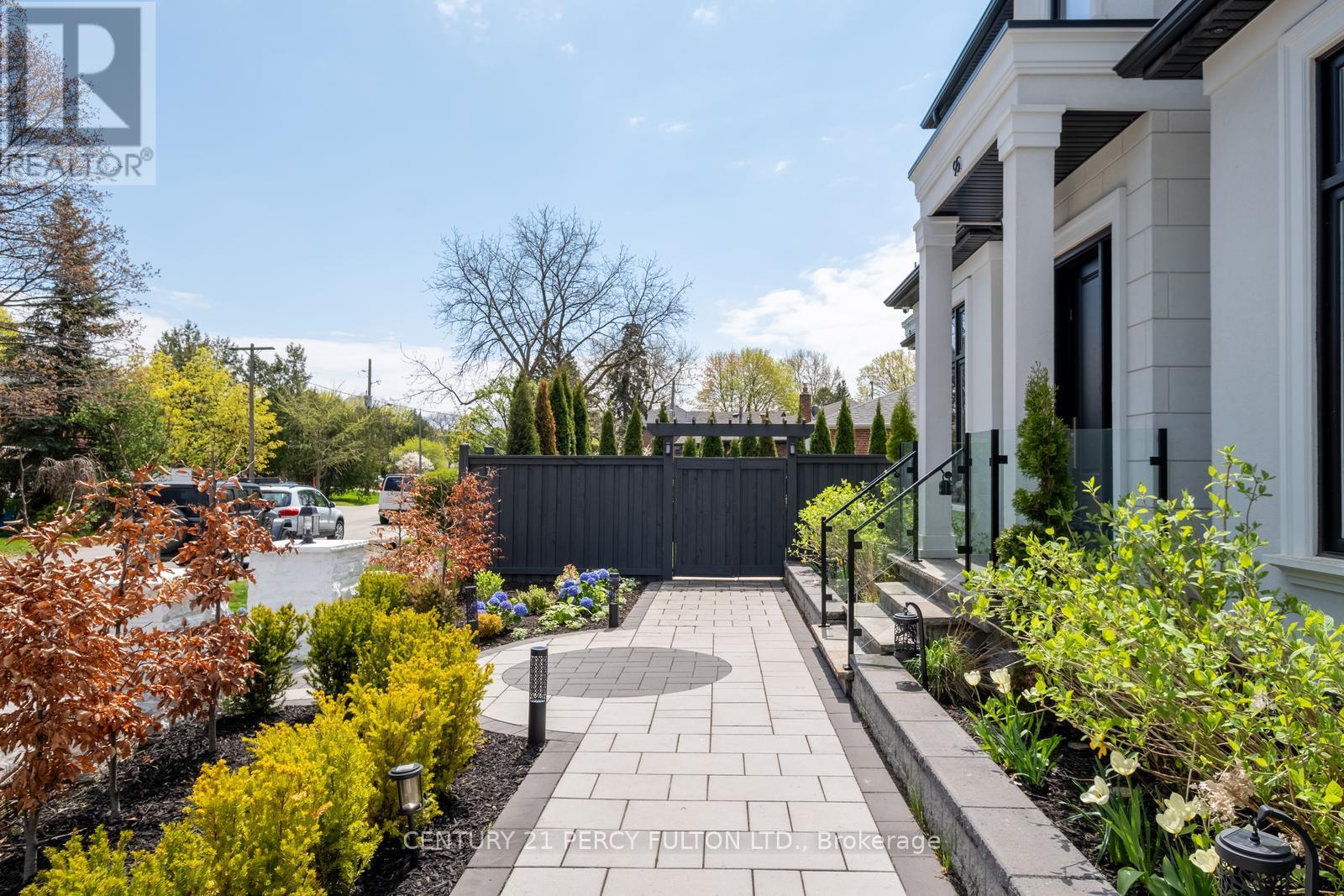 95 Great Oak Drive, Toronto, Ontario  M9A 1N7 - Photo 48 - W12214146