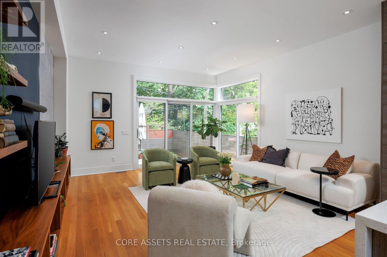 15 Beresford Avenue, Toronto (High Park-Swansea), Ontario  M6S 3A9 - Photo 15 - W12214161