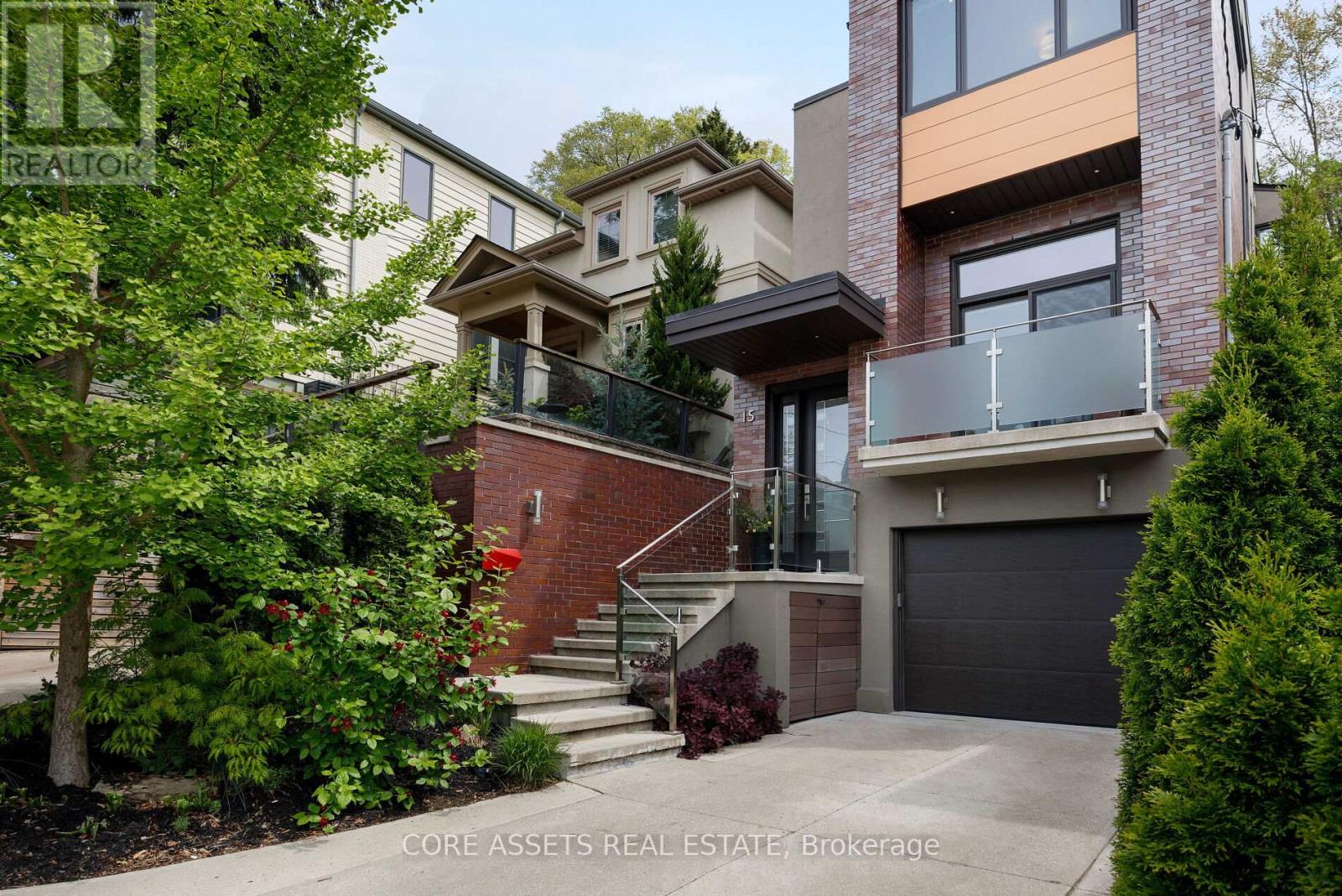 15 Beresford Avenue, Toronto (High Park-Swansea), Ontario  M6S 3A9 - Photo 2 - W12214161