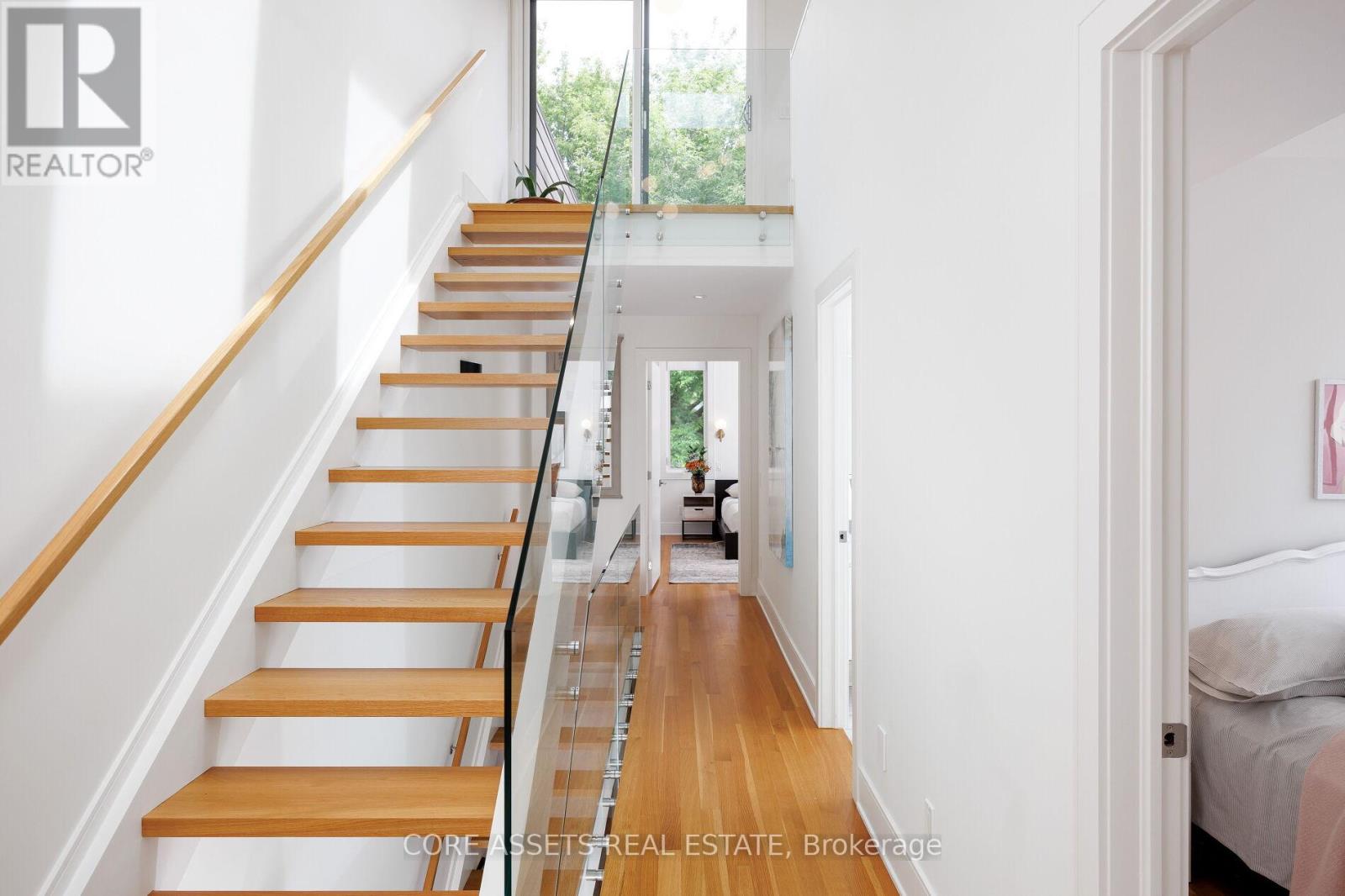 15 Beresford Avenue, Toronto (High Park-Swansea), Ontario  M6S 3A9 - Photo 31 - W12214161