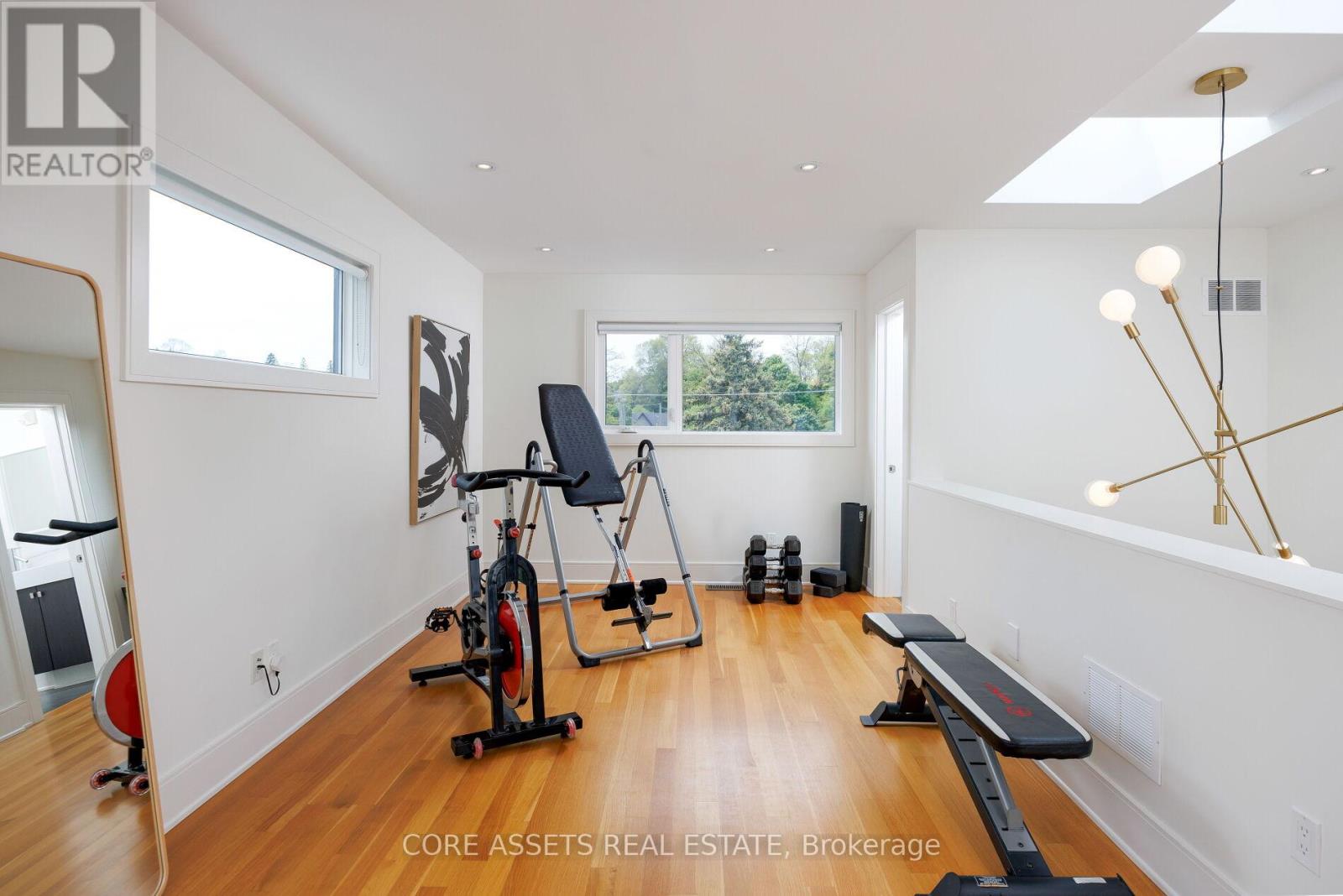 15 Beresford Avenue, Toronto (High Park-Swansea), Ontario  M6S 3A9 - Photo 32 - W12214161