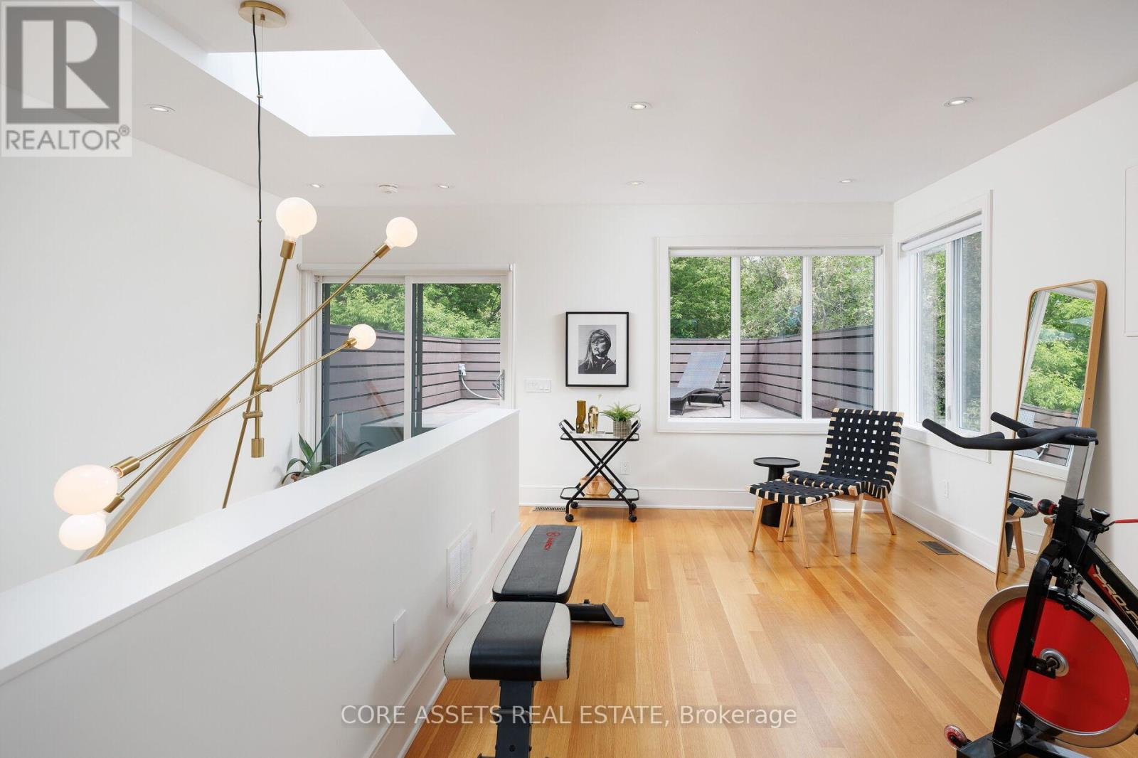 15 Beresford Avenue, Toronto (High Park-Swansea), Ontario  M6S 3A9 - Photo 33 - W12214161