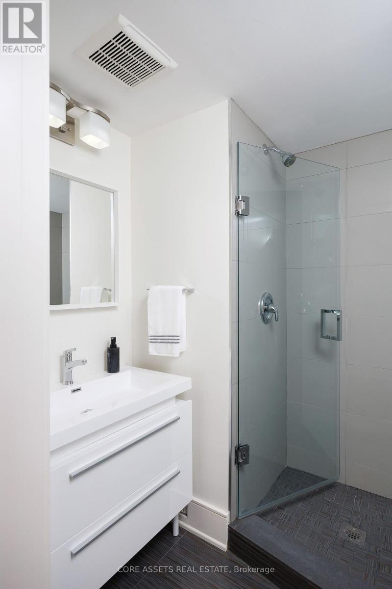 15 Beresford Avenue, Toronto (High Park-Swansea), Ontario  M6S 3A9 - Photo 37 - W12214161