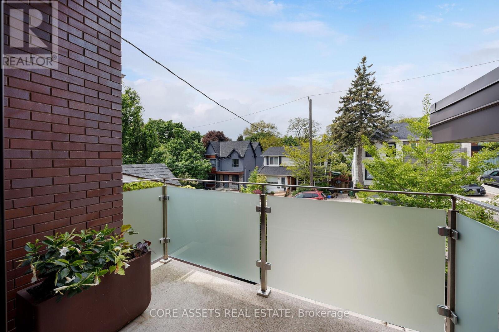15 Beresford Avenue, Toronto (High Park-Swansea), Ontario  M6S 3A9 - Photo 7 - W12214161