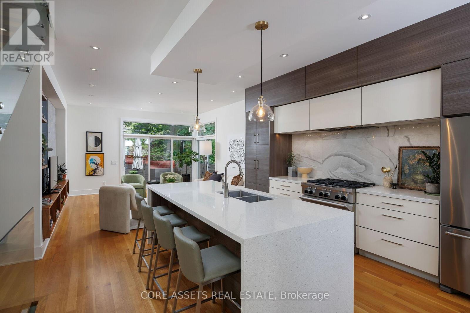 15 Beresford Avenue, Toronto (High Park-Swansea), Ontario  M6S 3A9 - Photo 9 - W12214161