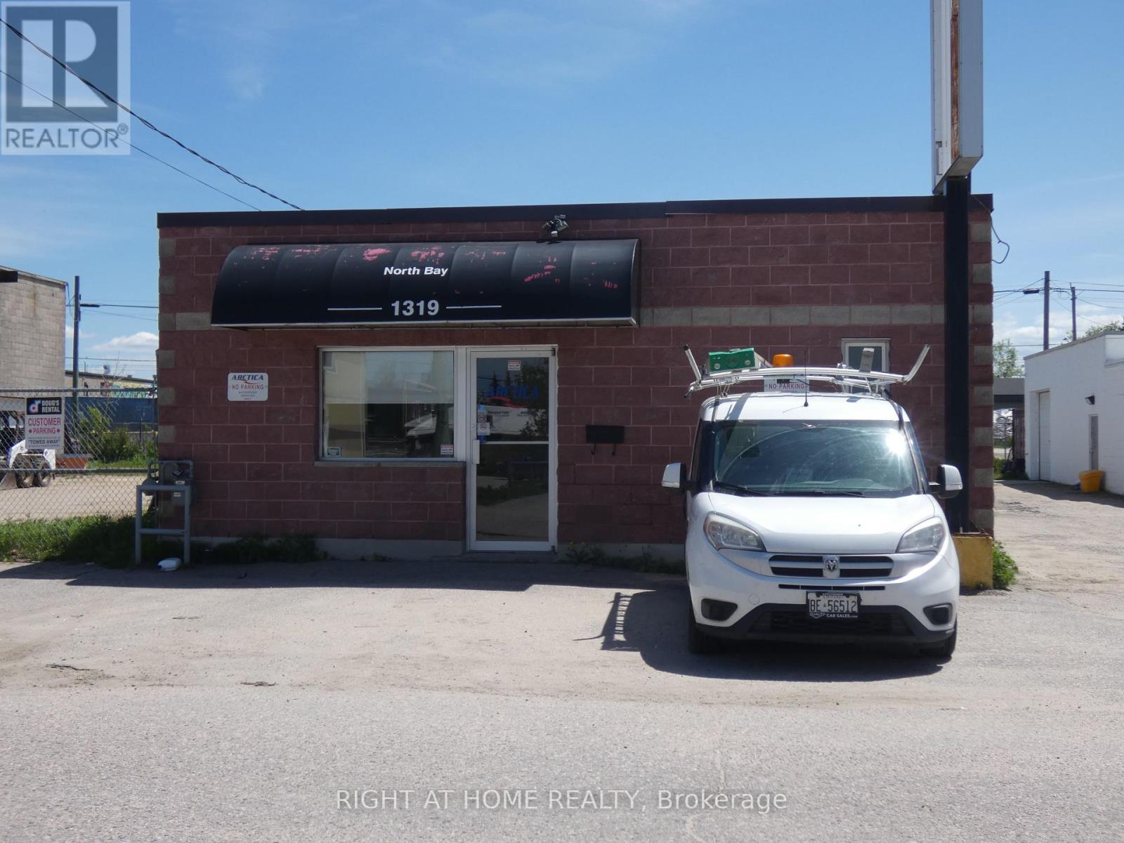 1319 Hammond Street, North Bay (Central), Ontario  P1B 2J2 - Photo 1 - X12214090