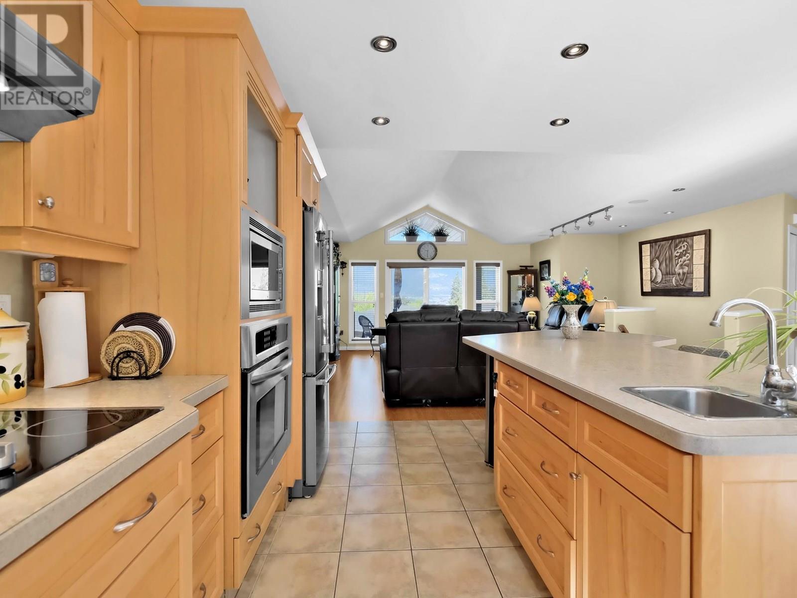 695 Pineview Road Unit# 102, Penticton, British Columbia  V2A 7S8 - Photo 3 - 10351862