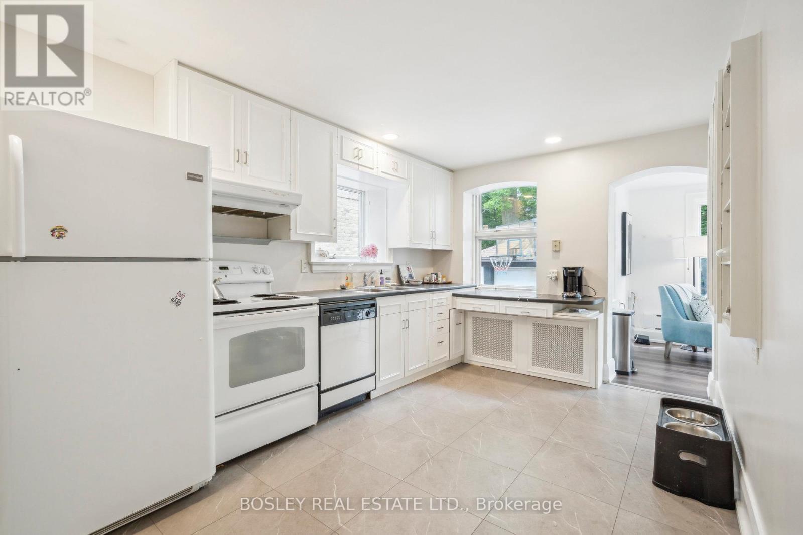 294 Douglas Drive, Toronto, Ontario  M4W 2C2 - Photo 14 - C12214227