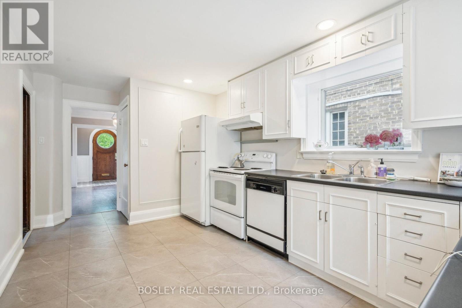 294 Douglas Drive, Toronto, Ontario  M4W 2C2 - Photo 15 - C12214227