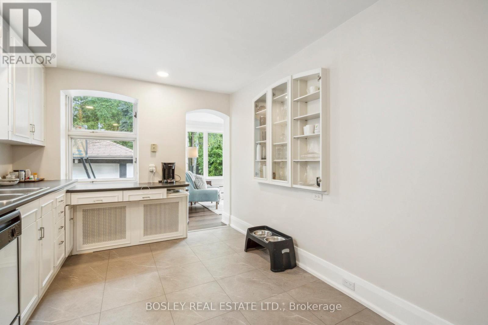 294 Douglas Drive, Toronto, Ontario  M4W 2C2 - Photo 16 - C12214227