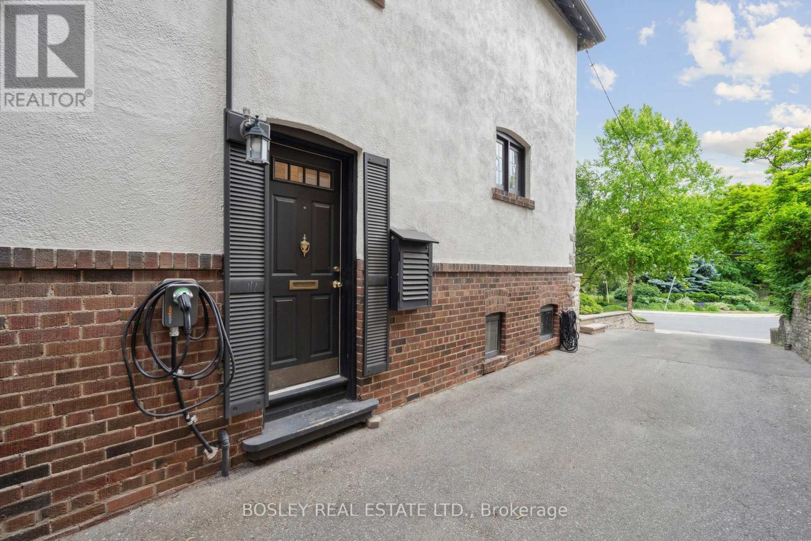 294 Douglas Drive, Toronto, Ontario  M4W 2C2 - Photo 32 - C12214227