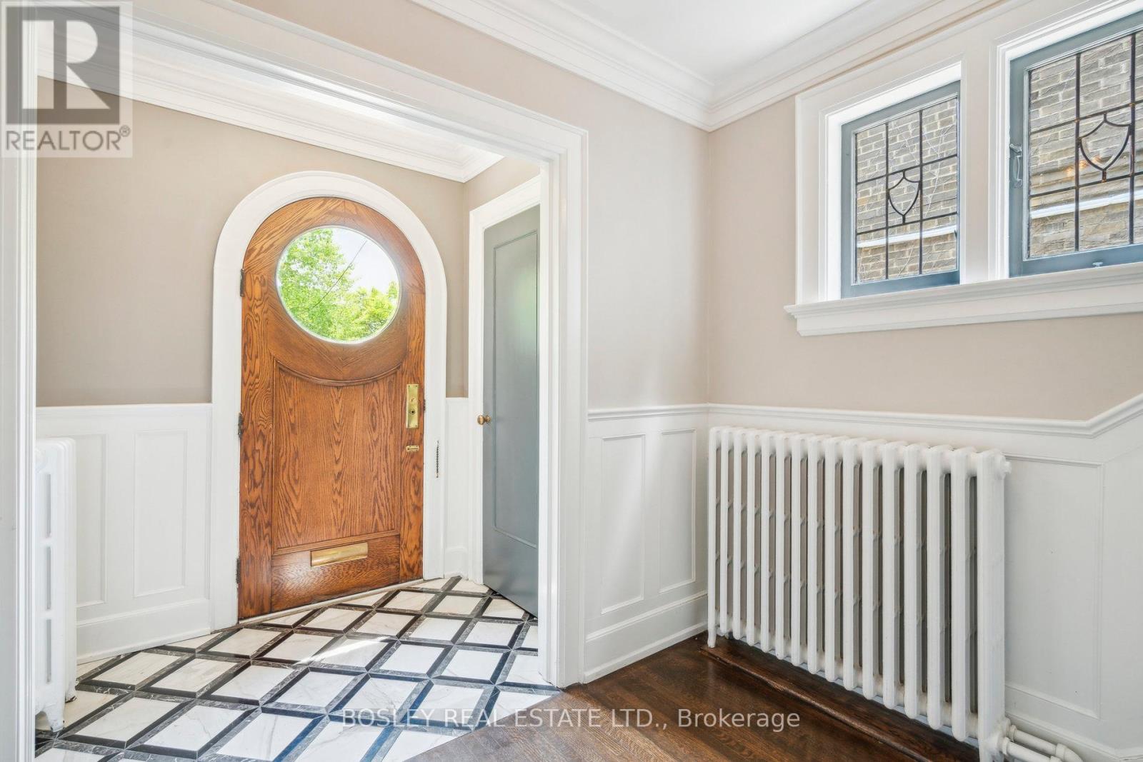 294 Douglas Drive, Toronto, Ontario  M4W 2C2 - Photo 4 - C12214227