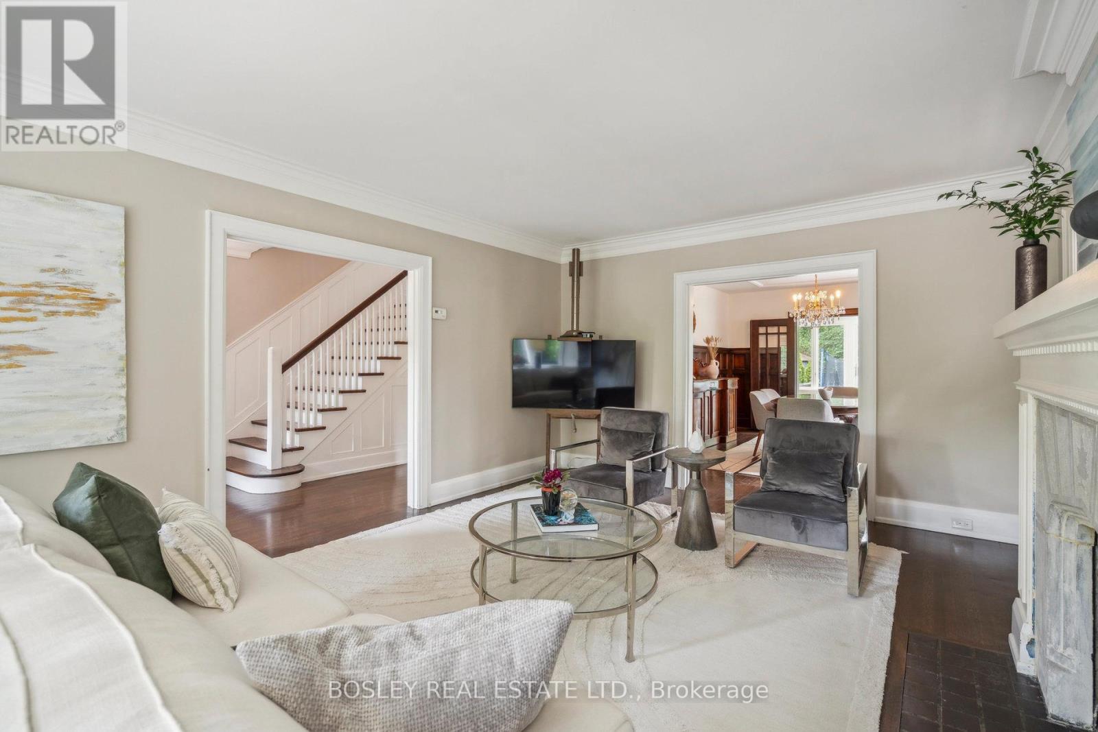 294 Douglas Drive, Toronto, Ontario  M4W 2C2 - Photo 7 - C12214227