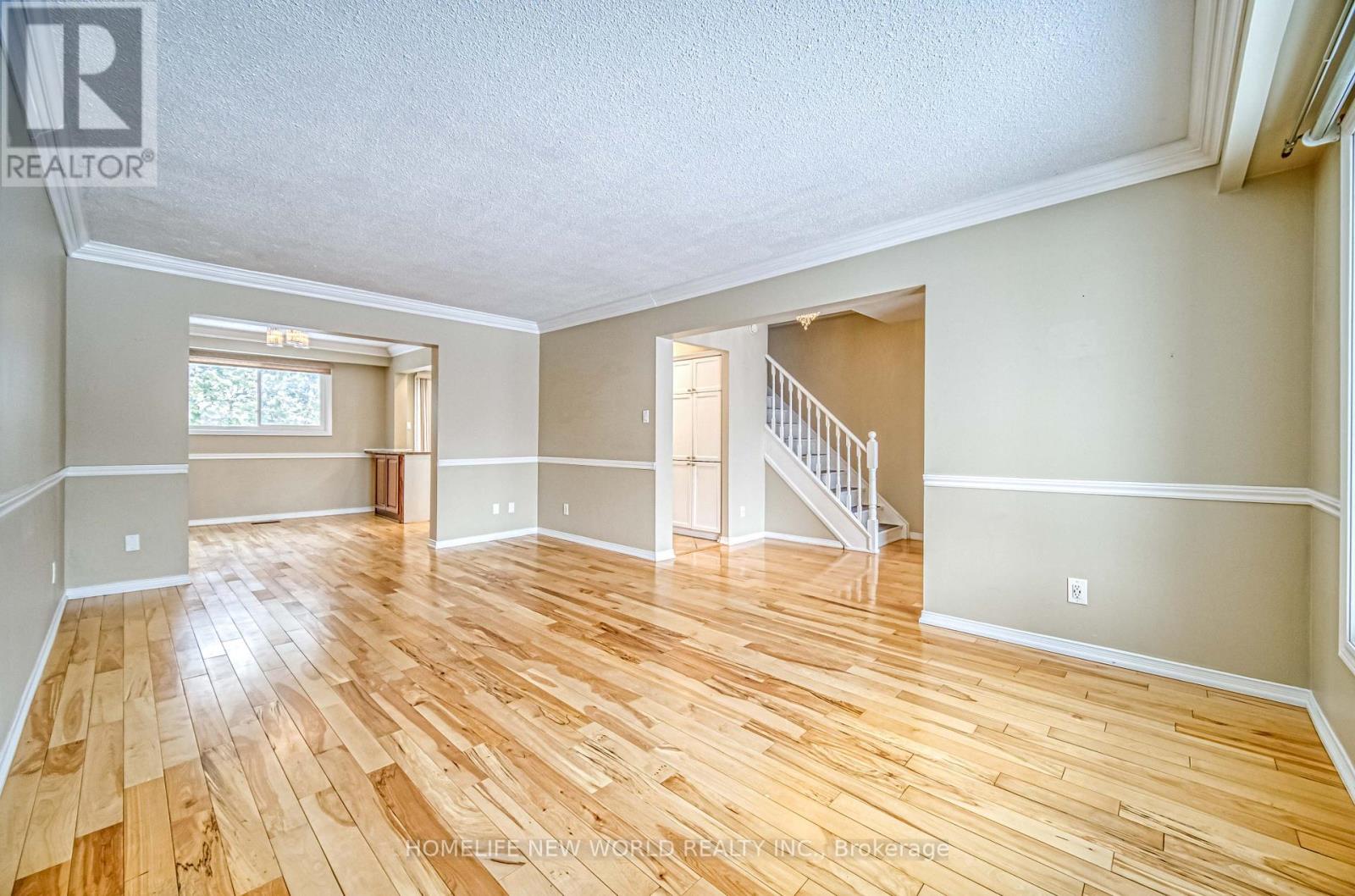 7 Bannerman Court, Whitby, Ontario  L1N 5M9 - Photo 7 - E12214177