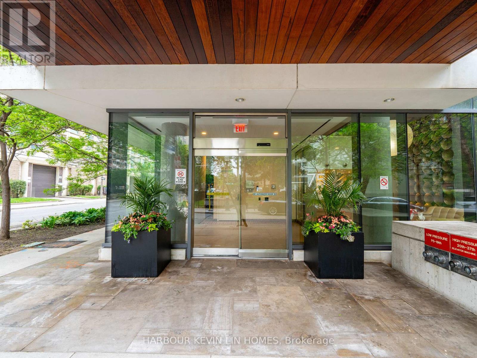 806 - 75 St Nicholas Street, Toronto, Ontario  M4Y 0A5 - Photo 4 - C12211348