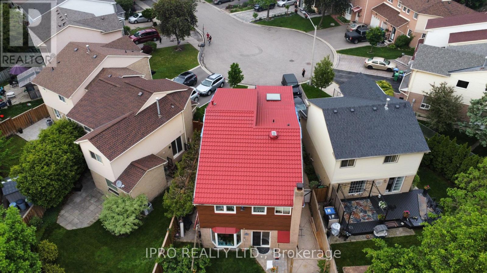 623 Hartfordshire Lane, Mississauga, Ontario  L5B 2W9 - Photo 2 - W12212503