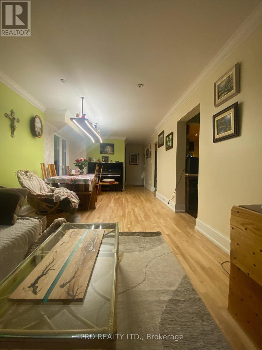 623 Hartfordshire Lane, Mississauga, Ontario  L5B 2W9 - Photo 17 - W12212503