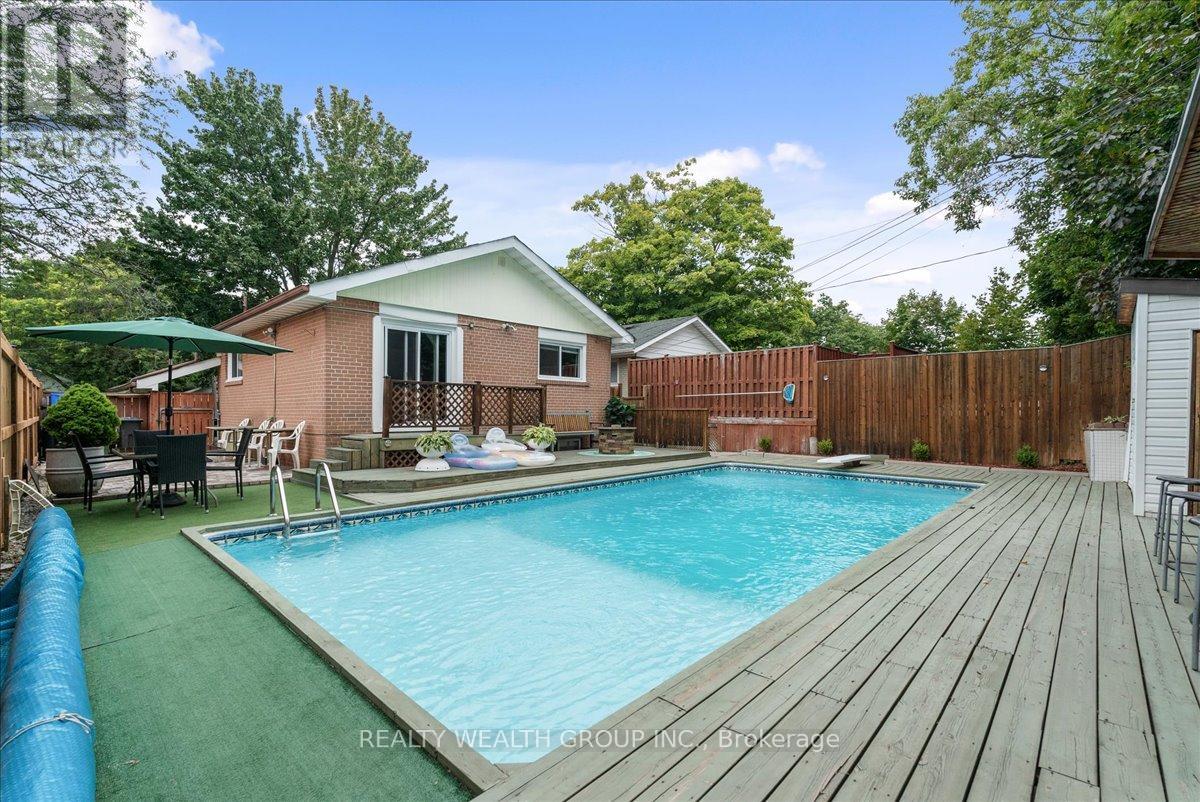 <div class="slider-price">$799,000</div><p>53 Northfield Road, Toronto, Ontario</p>
