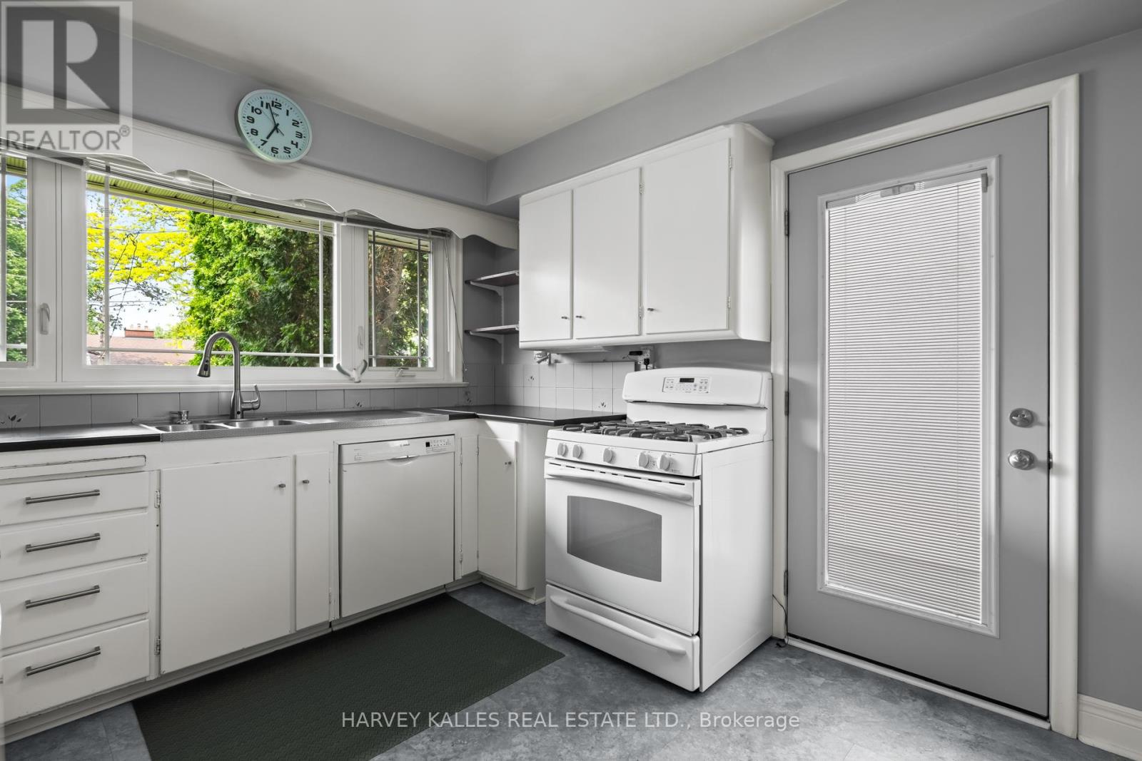 43 Hartfield Road, Toronto (Edenbridge-Humber Valley), Ontario  M9A 3C8 - Photo 13 - W12214193