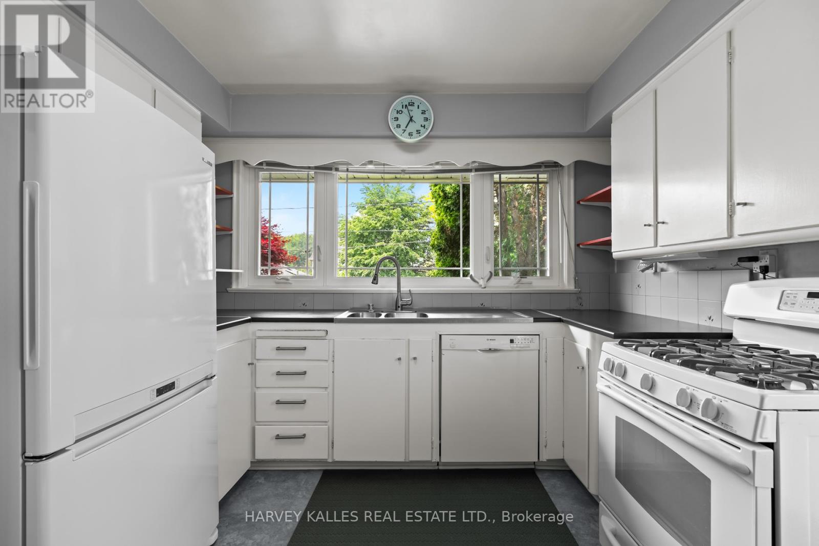 43 Hartfield Road, Toronto (Edenbridge-Humber Valley), Ontario  M9A 3C8 - Photo 14 - W12214193