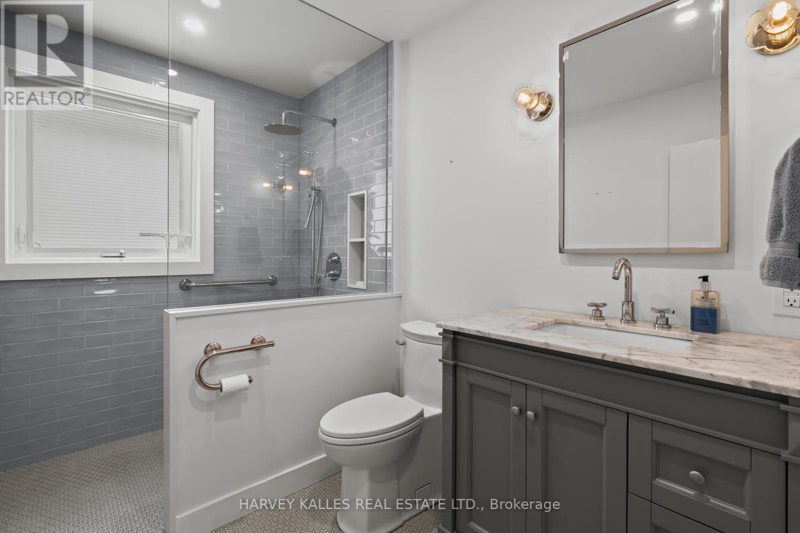 43 Hartfield Road, Toronto (Edenbridge-Humber Valley), Ontario  M9A 3C8 - Photo 20 - W12214193
