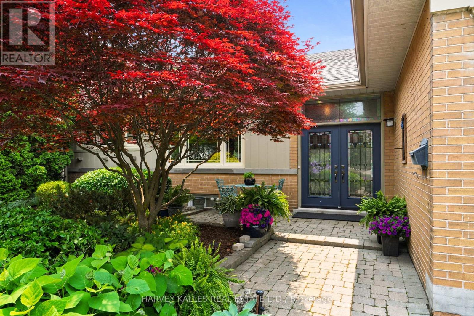 43 Hartfield Road, Toronto (Edenbridge-Humber Valley), Ontario  M9A 3C8 - Photo 3 - W12214193