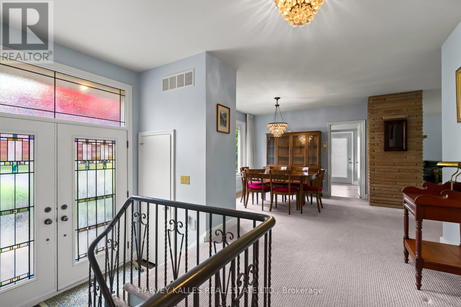 43 Hartfield Road, Toronto (Edenbridge-Humber Valley), Ontario  M9A 3C8 - Photo 4 - W12214193