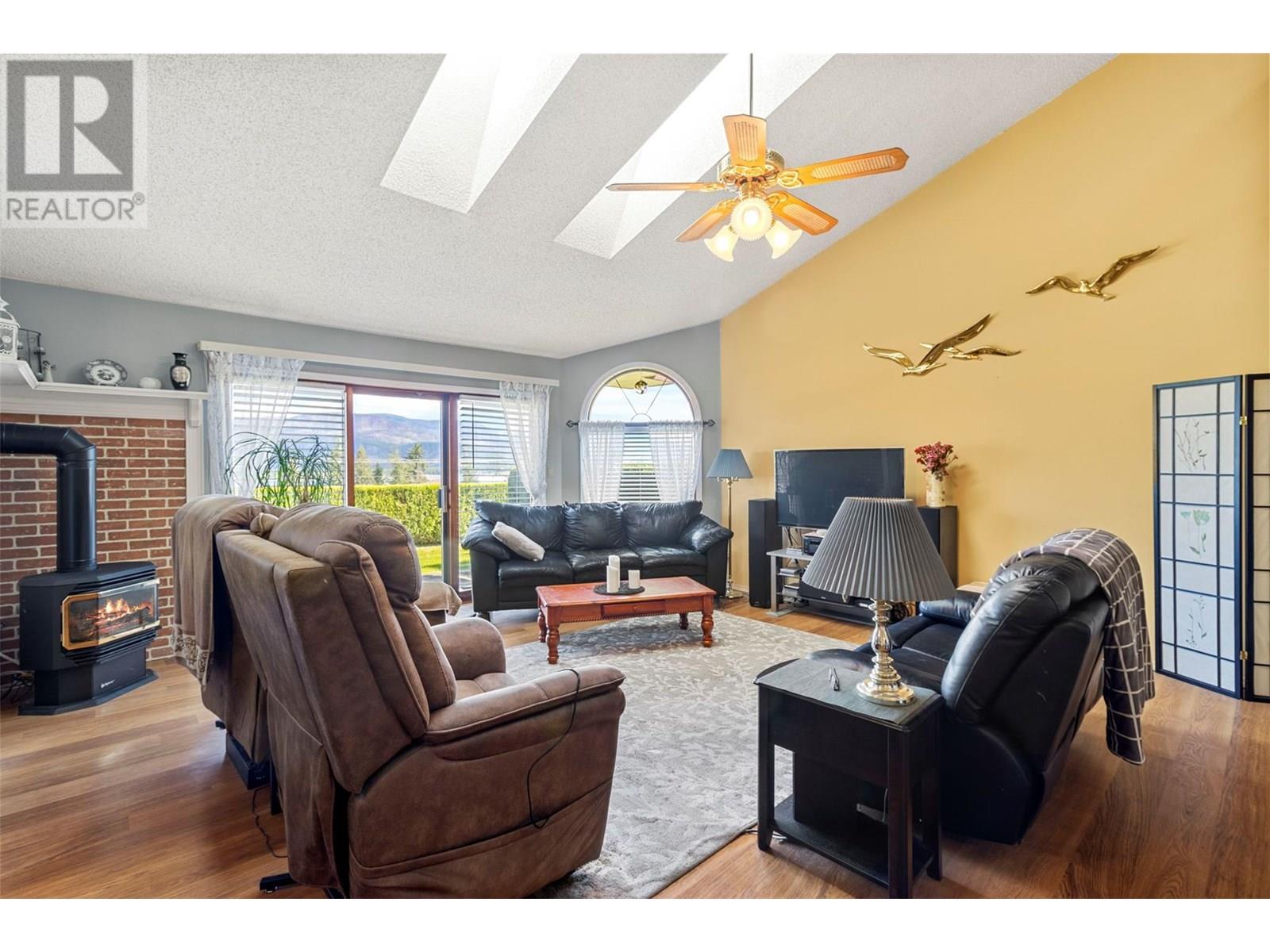 1215 Notch Hill Road Unit# 7, Sorrento, British Columbia  V0E 2W0 - Photo 1 - 10351020
