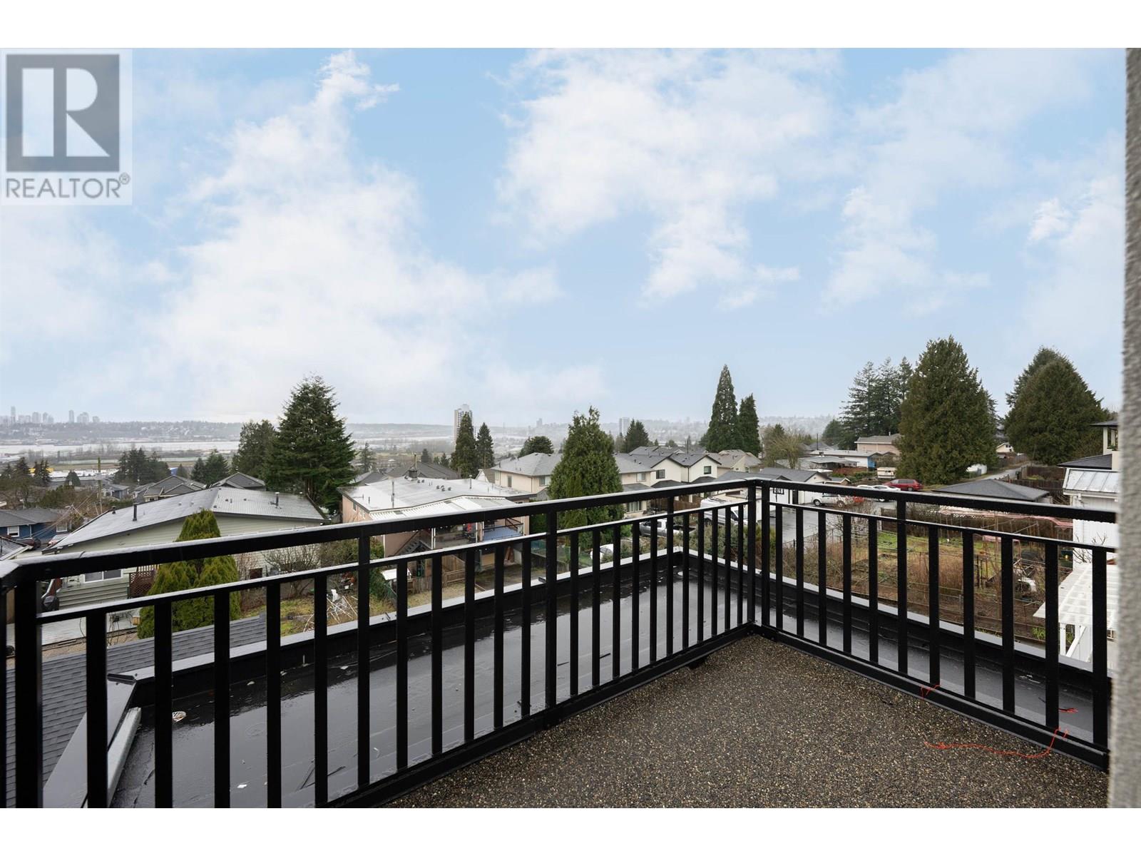 101 952 Edgar Avenue, Coquitlam, British Columbia  V3K 2J9 - Photo 2 - R2984564
