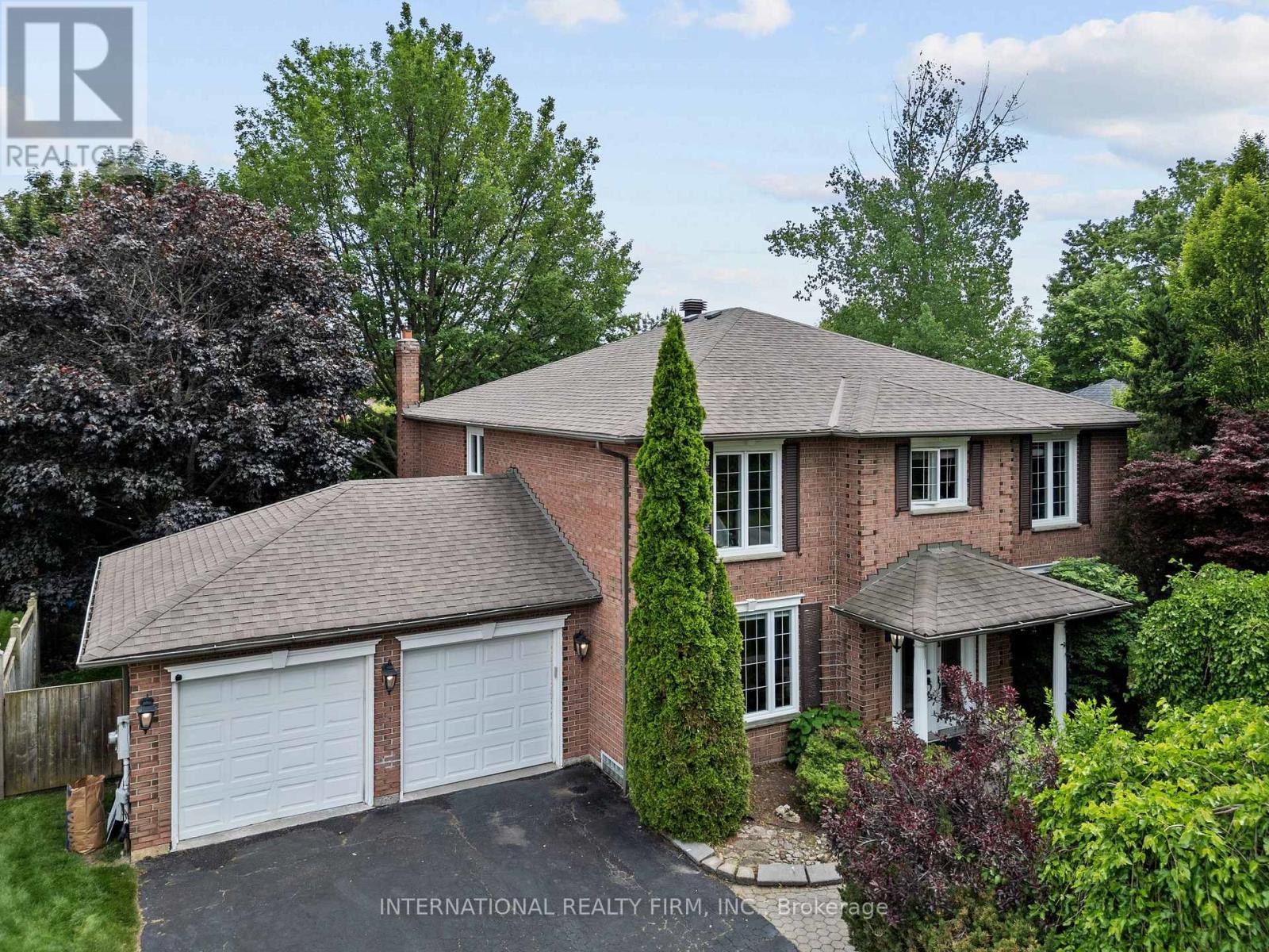 7 BRIARGREEN COURT, Whitby, Ontario