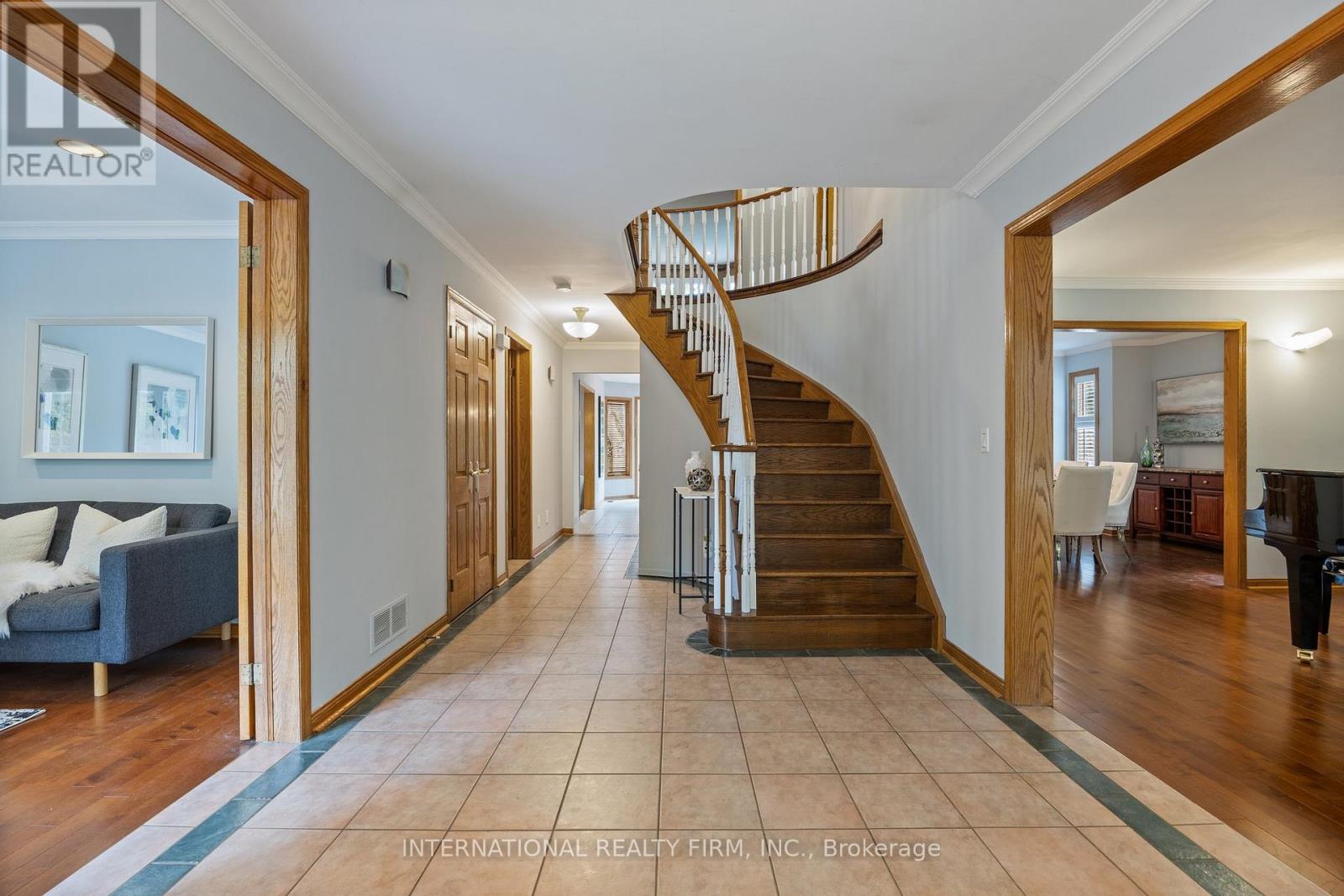 7 Briargreen Court, Whitby, Ontario  L1R 1P9 - Photo 5 - E12212375
