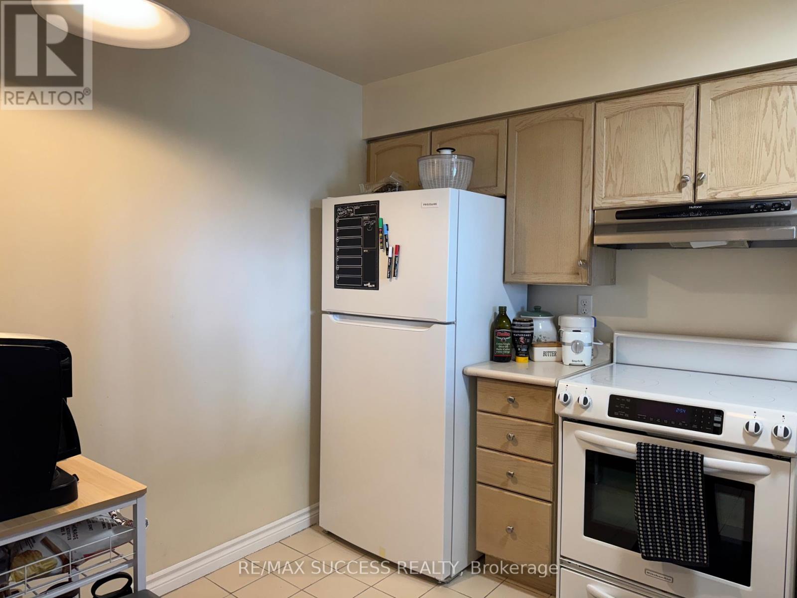 2006 - 350 Rathburn Road W, Mississauga, Ontario  L5B 3Y2 - Photo 4 - W12205626
