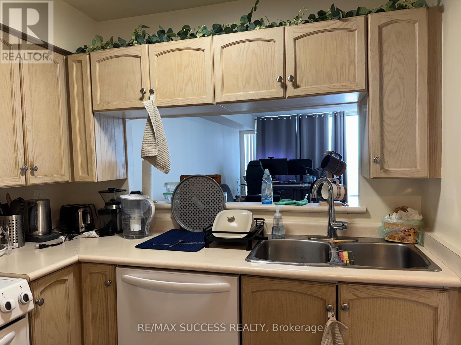 2006 - 350 Rathburn Road W, Mississauga, Ontario  L5B 3Y2 - Photo 5 - W12205626