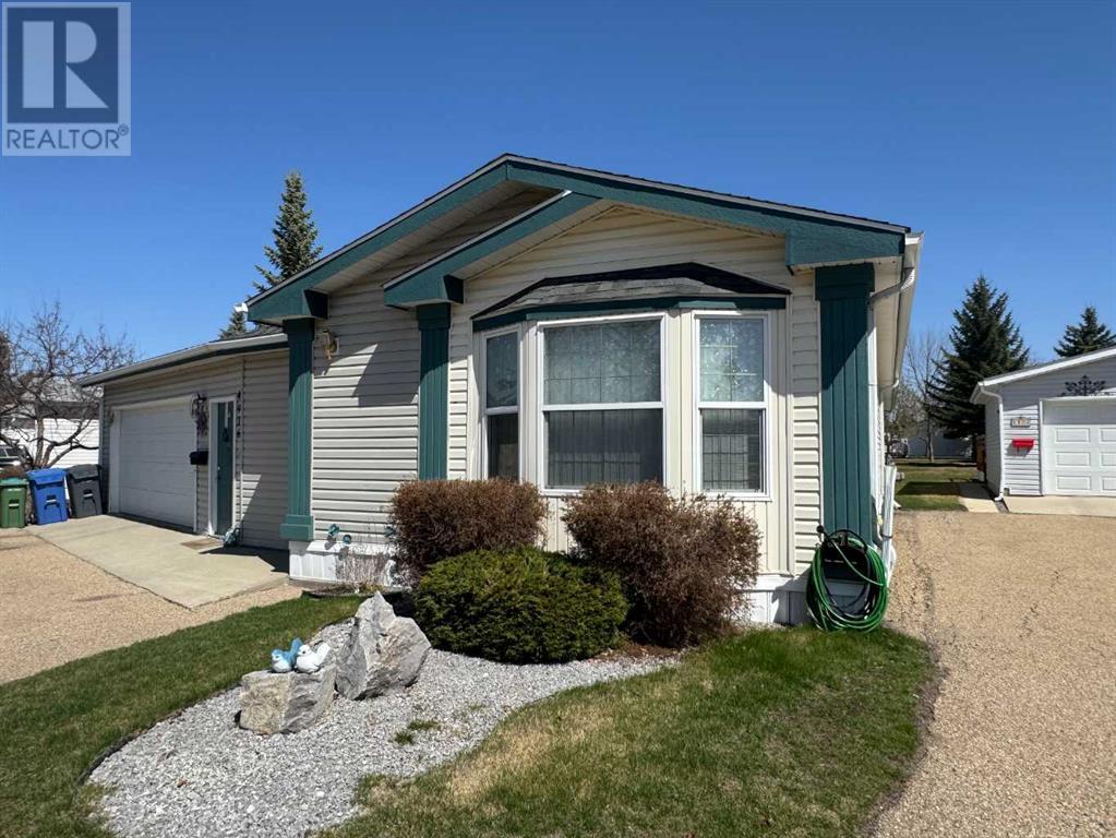 4916 Dorchester Avenue, Red Deer, Alberta  T4R 2Z8 - Photo 2 - A2204773