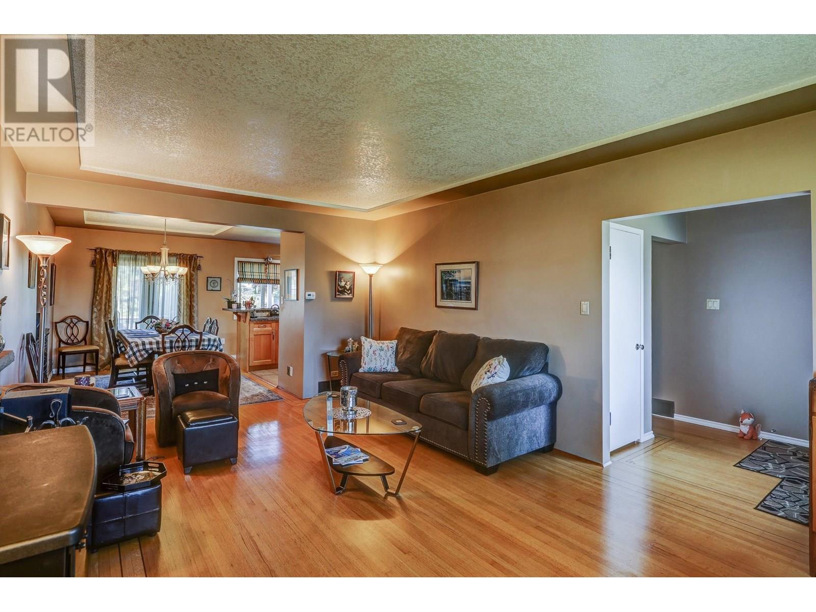 8612 11th Avenue, Burnaby, British Columbia  V3N 2P8 - Photo 8 - R3014528