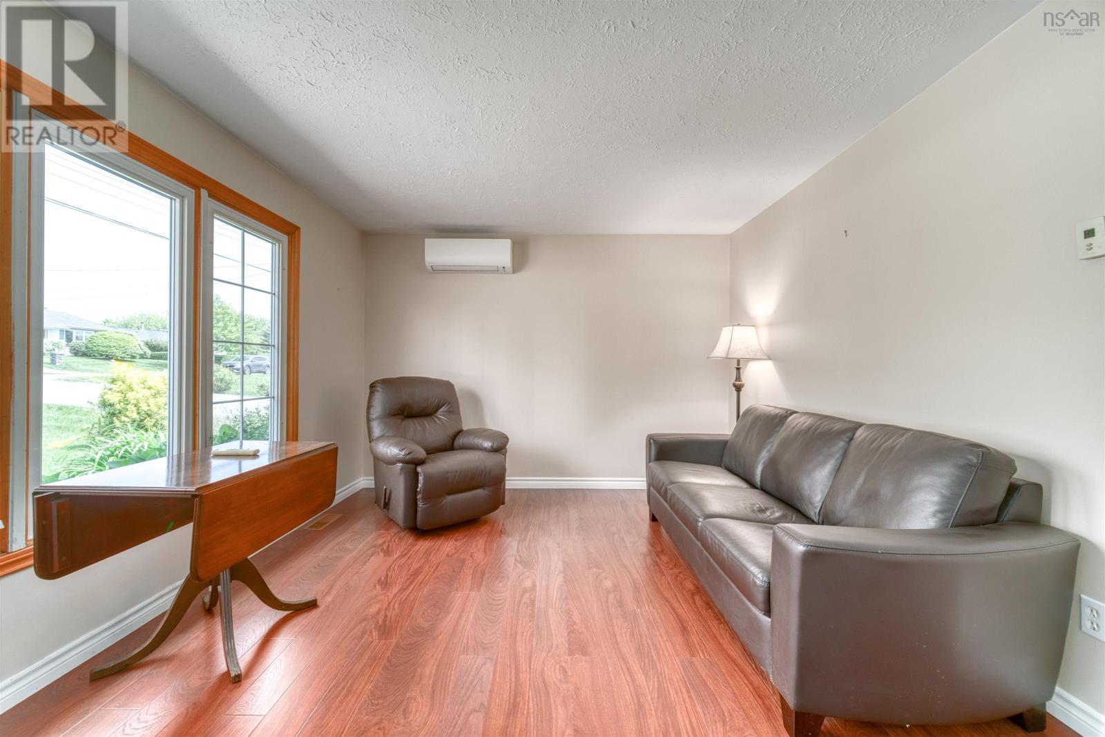 Property at 14 Inverary Drive image 3